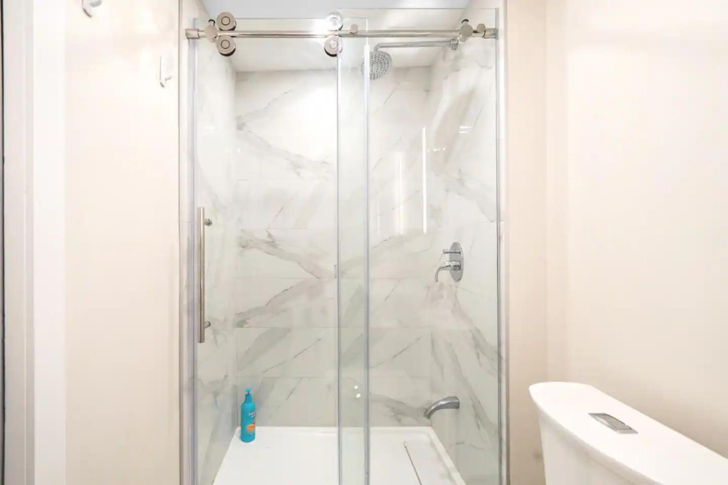 Duplex 6 Bedrooms In Heart Of Plateau Mont-royal *