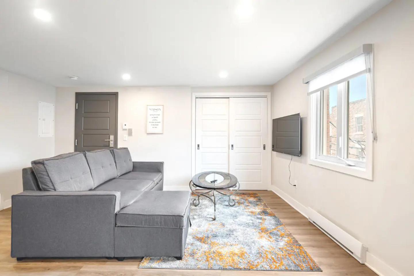 Duplex 6 Bedrooms In Heart Of Plateau Mont-royal